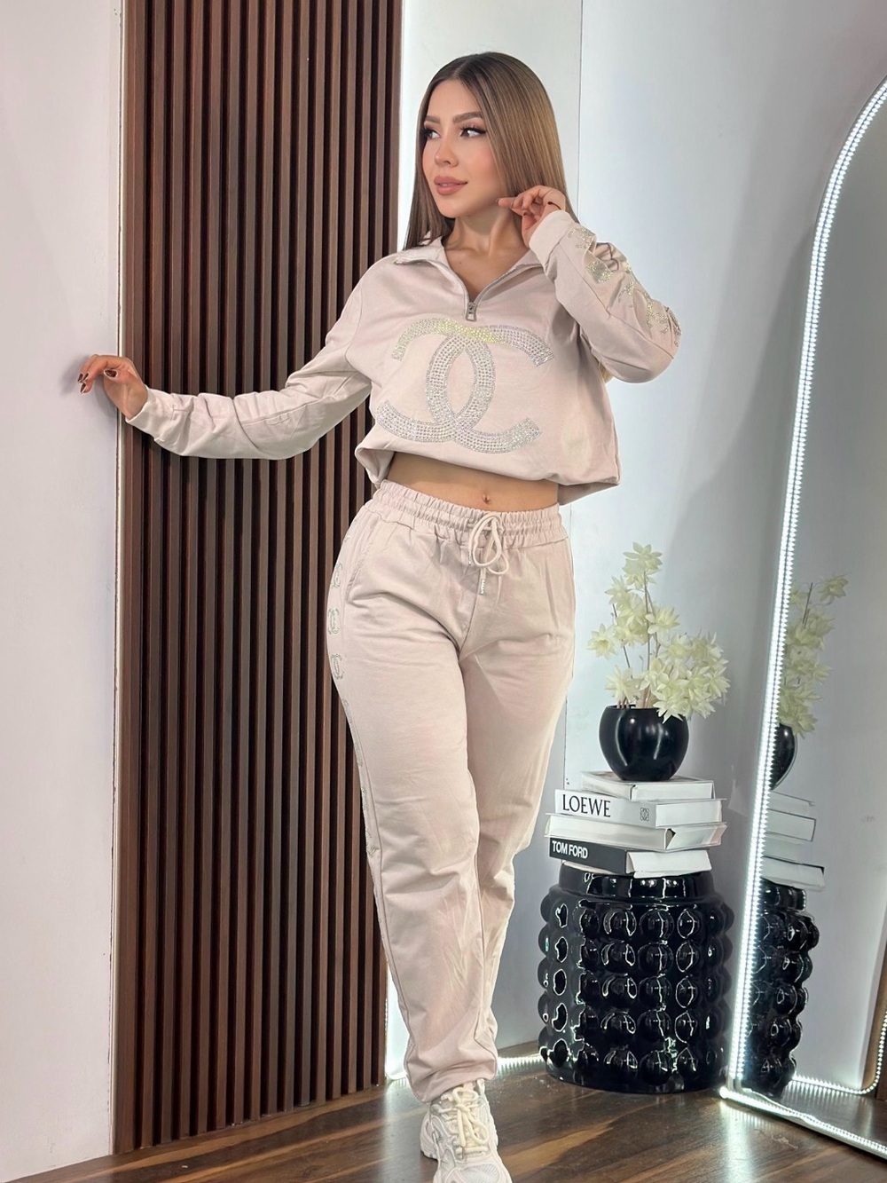Chic Cream Logo-Embellished Cropped Sweatshirt & Jogger Matching Set size S